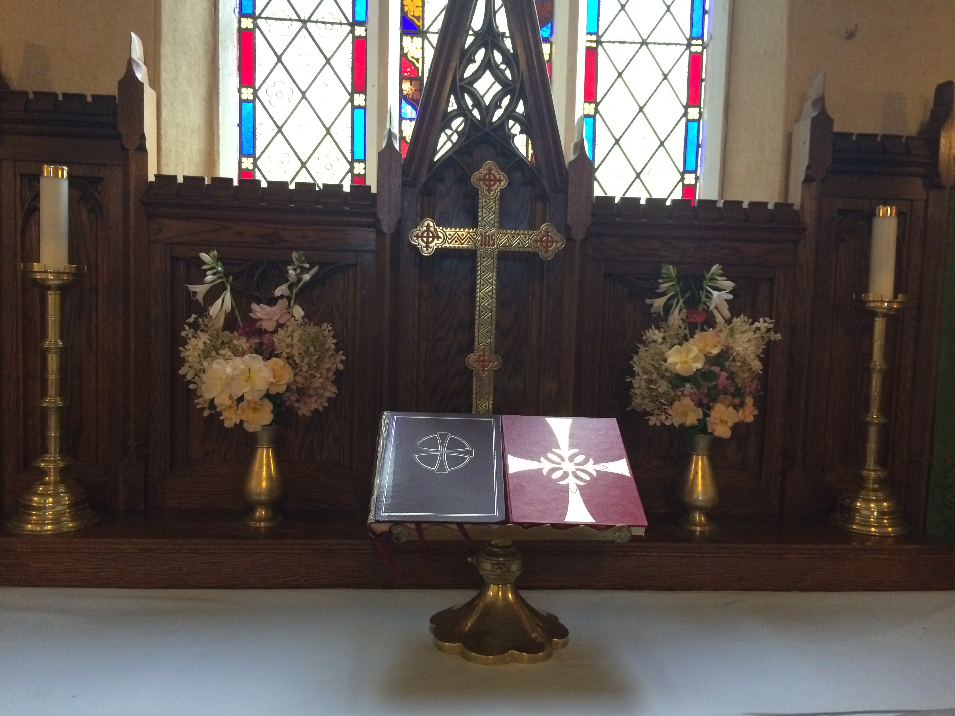 Sunday, August 28th at St. Luke's: Flowers on the Altar.